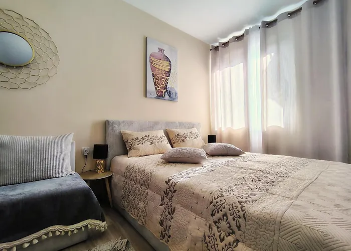 Апартаменты Charming 88 *